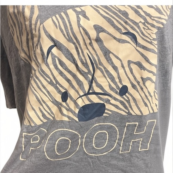 Disney Gray Cropped T-Shirt with Pooh Bear Design - Picture 2 of 8